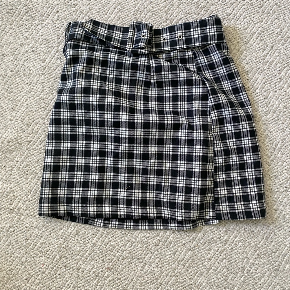 Plaid mini skirt with belt